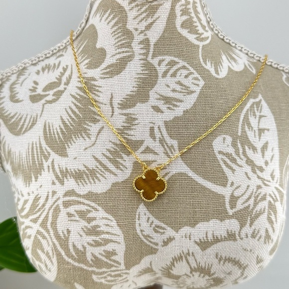 Jewelry - Lucky Alhambra Clover Pendant Necklace Gold & Tiger’s Eye with logo and box